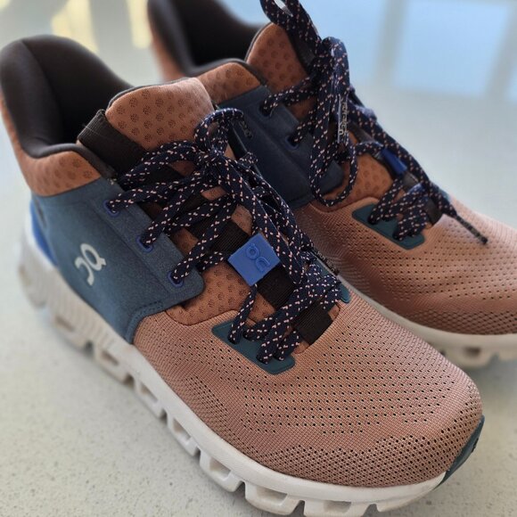 ON HiCloud Size 6.5 Like New - Picture 1 of 2